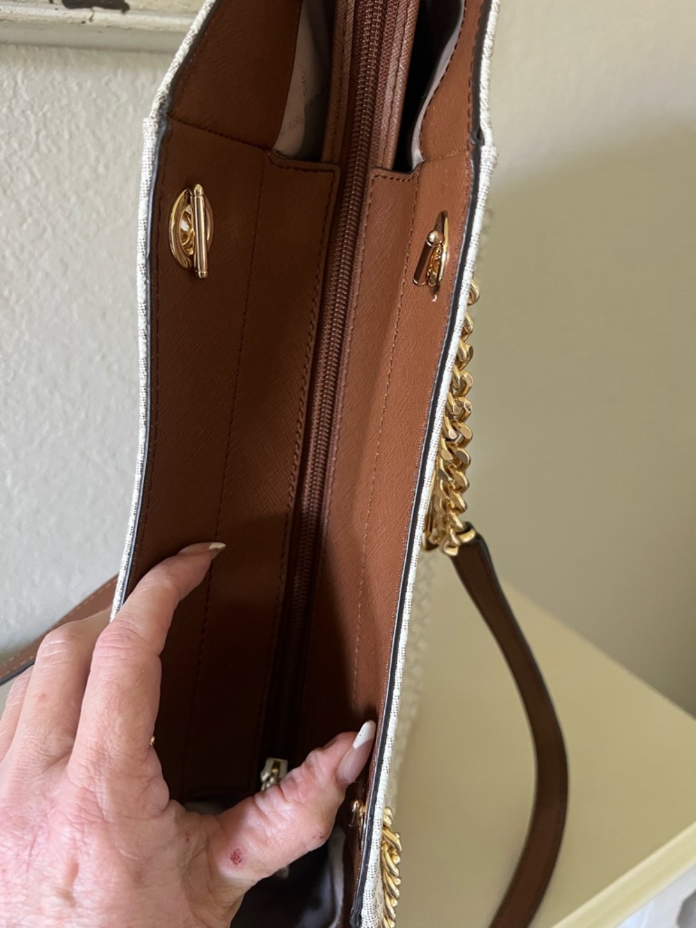 Michael Kors Jet Set Travel Signature Bag - Picture 11 of 11